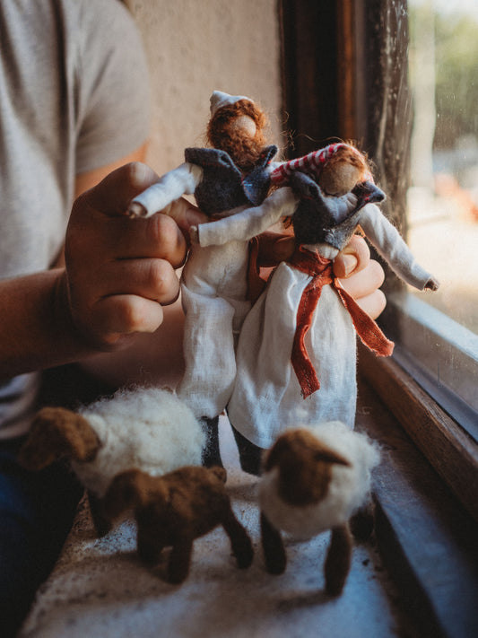 Primitive Folk Dolls